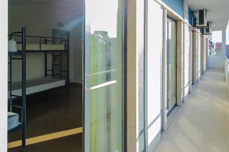 Hans Brinker Hostel *
