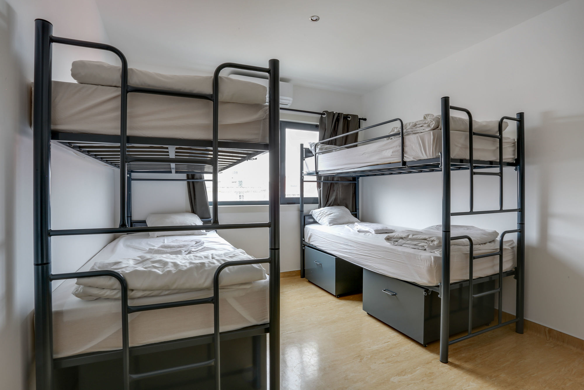 Hans Brinker Hostal *