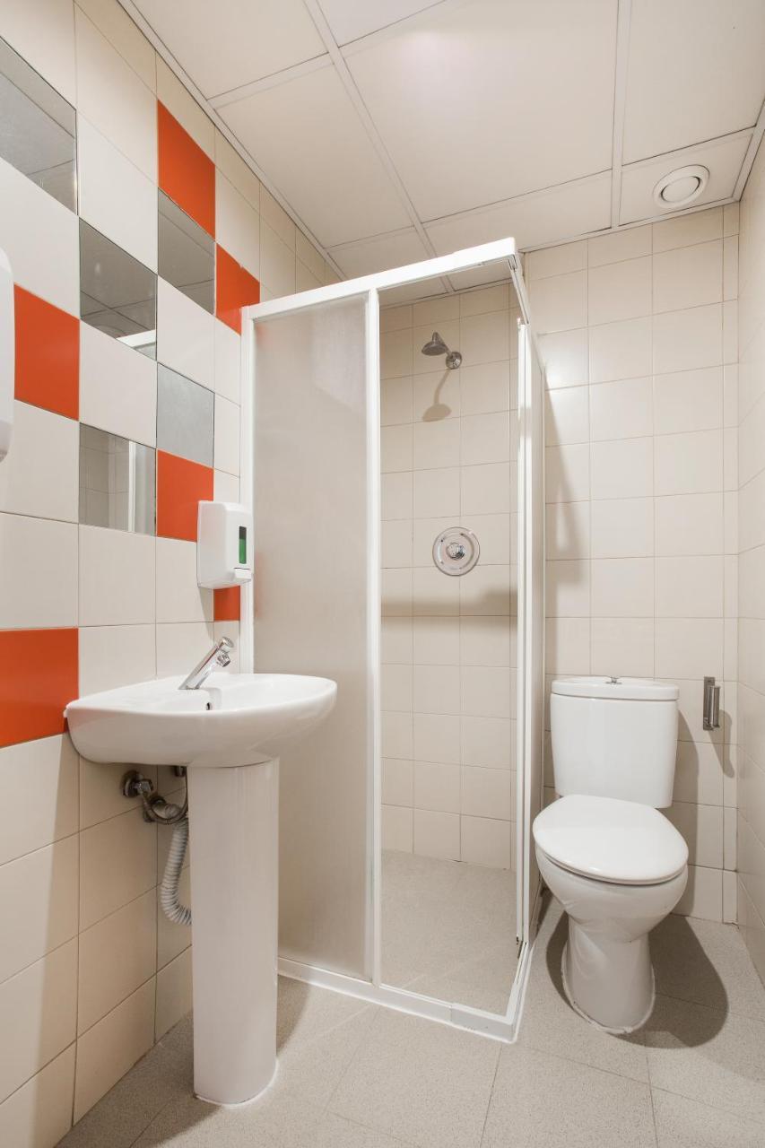 Hans Brinker Hostal *